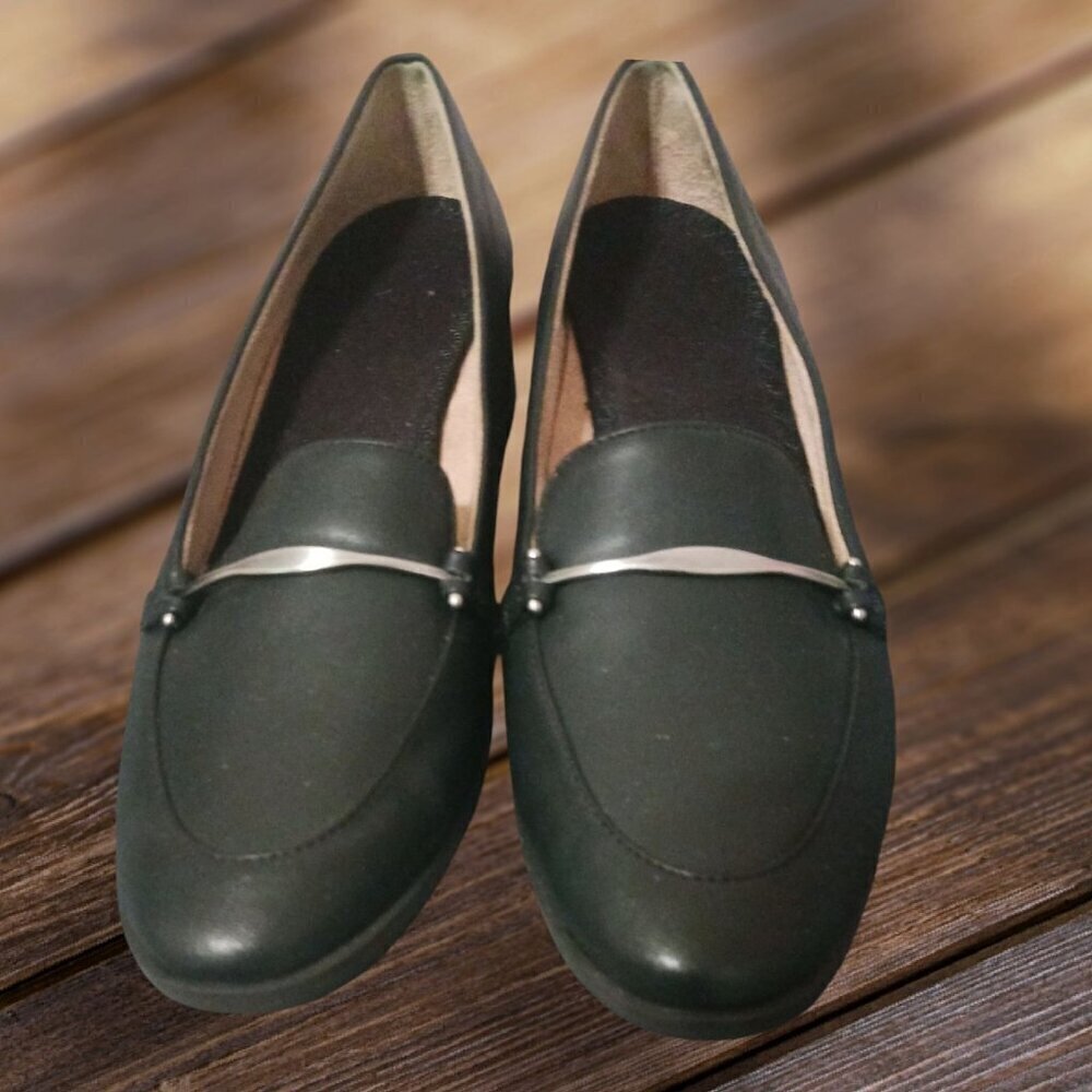 Naturalizer Soul Womens Loafer Shoes With Metal Accent Size 9M